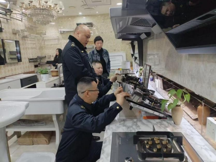 合江縣市場監(jiān)管局開展燃氣器具及電取暖器等產品質量檢查，確保家用電器零配件銷售安全
